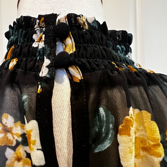 Torrid mini Chiffon Smocked Dress black floral sz 00 (equals size medium or 10) - Picture 7 of 12